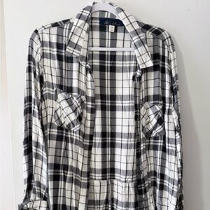 Black & white plaid shirt ✨